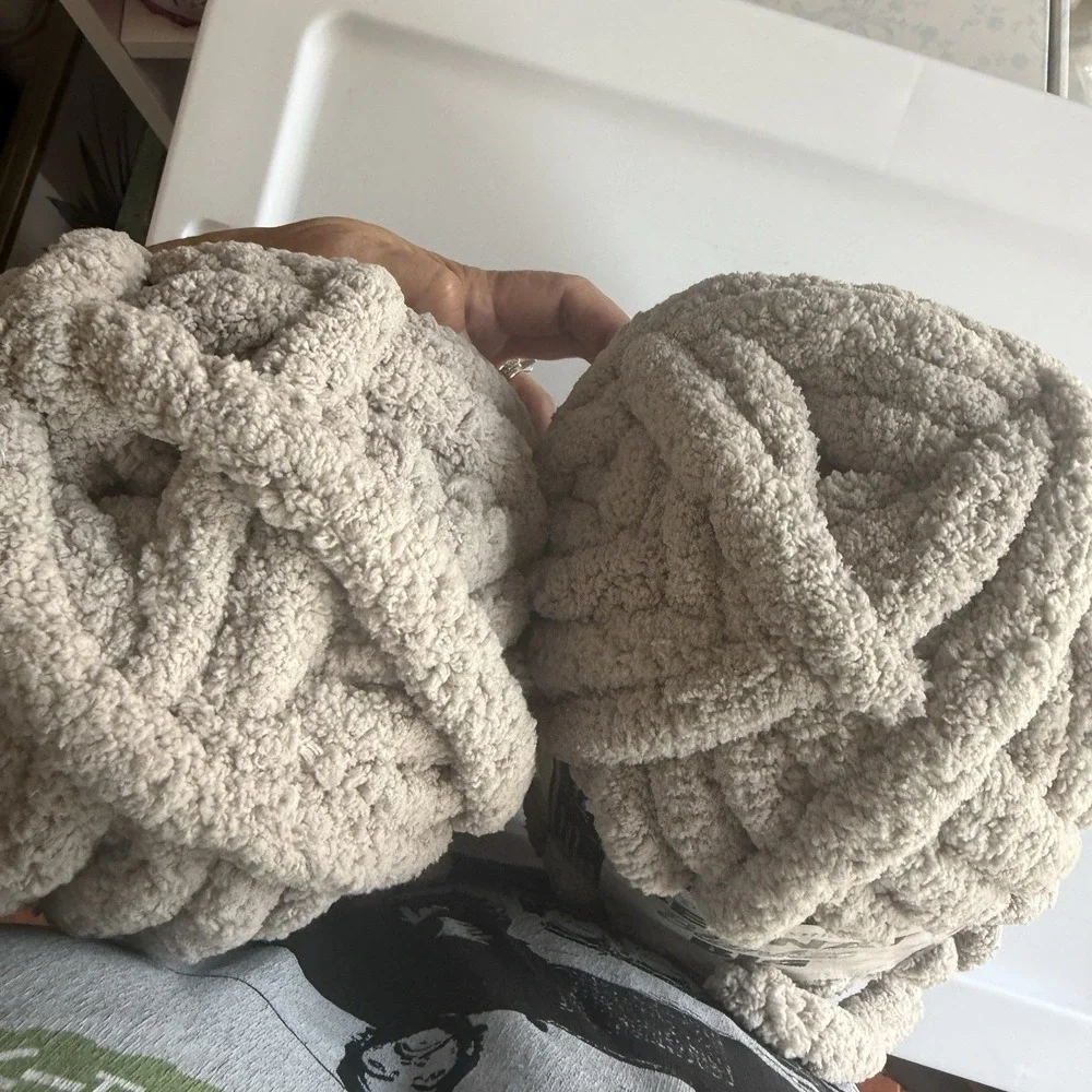 NEW Yarnspirations Bernat Blanket Big Yarn Chunky Knit Pale Gray-2 Skeins